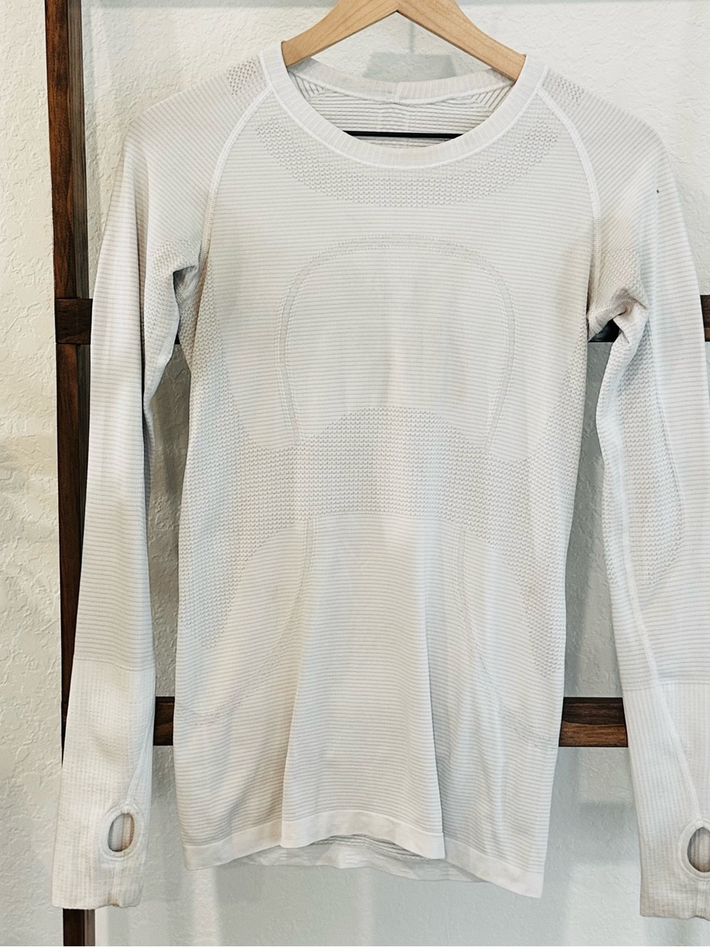 lululemon Swiftly Tech Long Sleeve White Striped Thumbholes 6/8